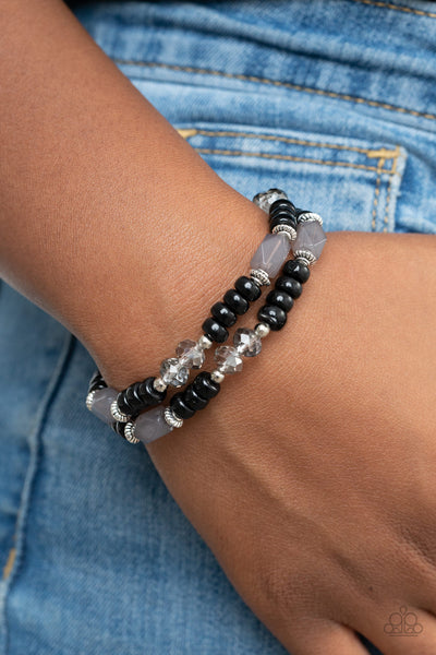Paparazzi Bracelet - Delightfully Dainty - Black