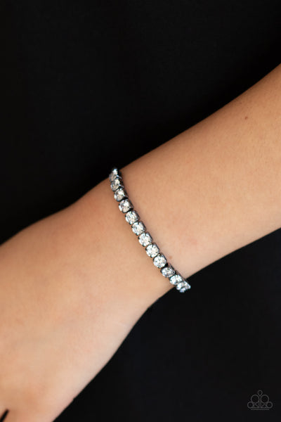 Paparazzi Bracelet - Red Carpet Rival - Black