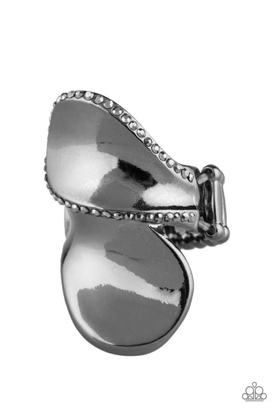 Paparazzi Ring - Fabulously Folded - Black