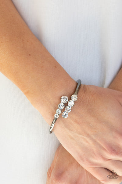 Paparazzi Bracelet - Defying Dazzle - Black