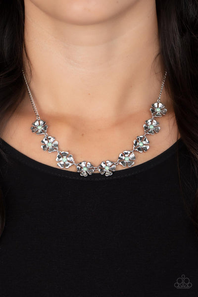 Paparazzi Necklace - Petunia Palace - Green