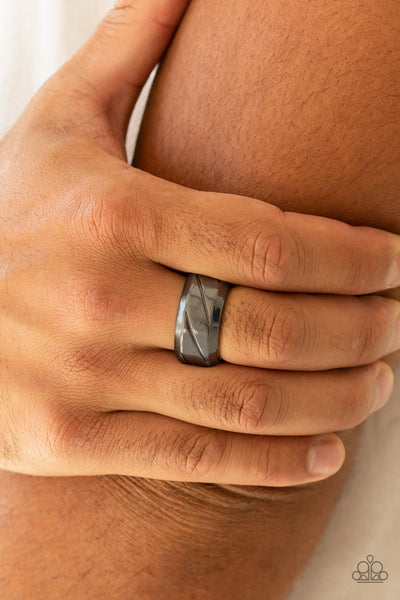 Paparazzi Ring - Sideswiped - Black Urban