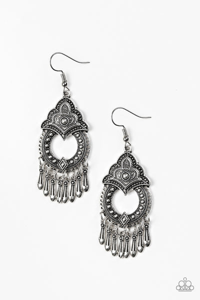 Paparazzi Earring - New Delhi Native - Silver