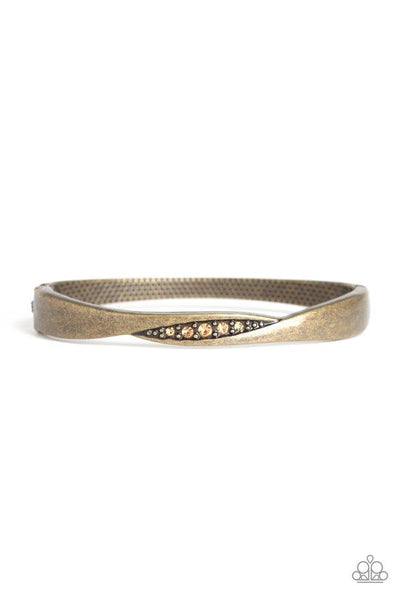 Paparazzi Bracelet - Glittering Grit - Brass