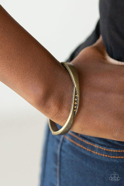 Paparazzi Bracelet - Glittering Grit - Brass