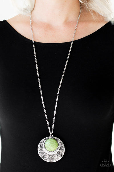 Paparazzi Necklace - Medallion Meadow - Green
