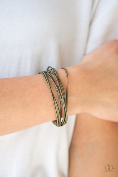 Paparazzi Bracelet - Mainstream Maverick - Brass Magnetic