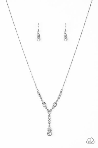 Paparazzi Necklace - Diva Dazzle - White