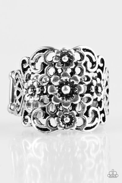 Paparazzi Ring - Divinely Daisies - Silver