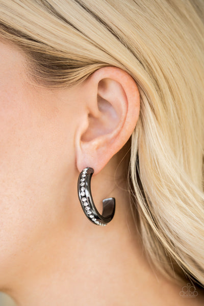 Paparazzi Earring - 5th Avenue Fashionista - Black