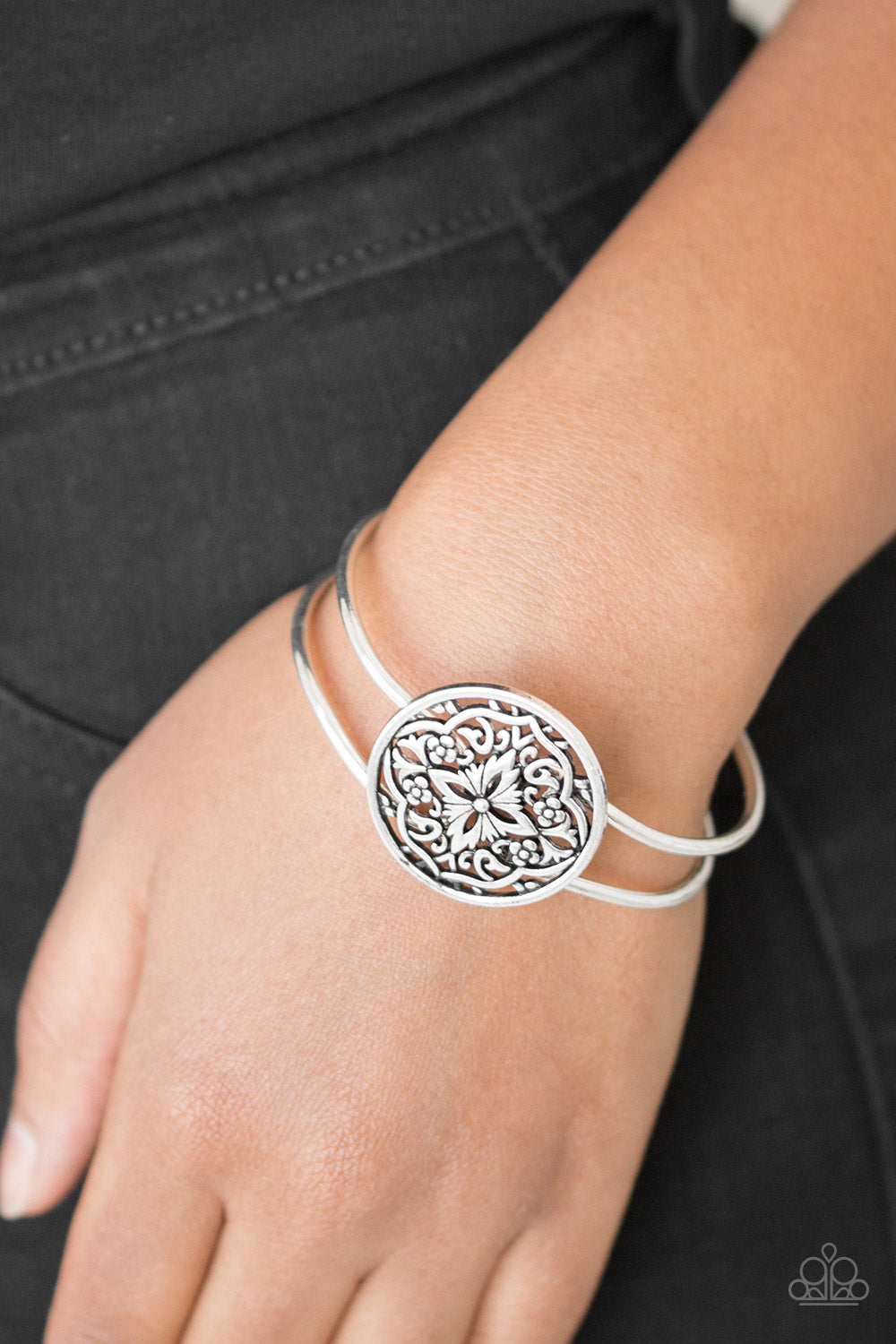 Paparazzi Bracelet - Mandala Majesty - Silver