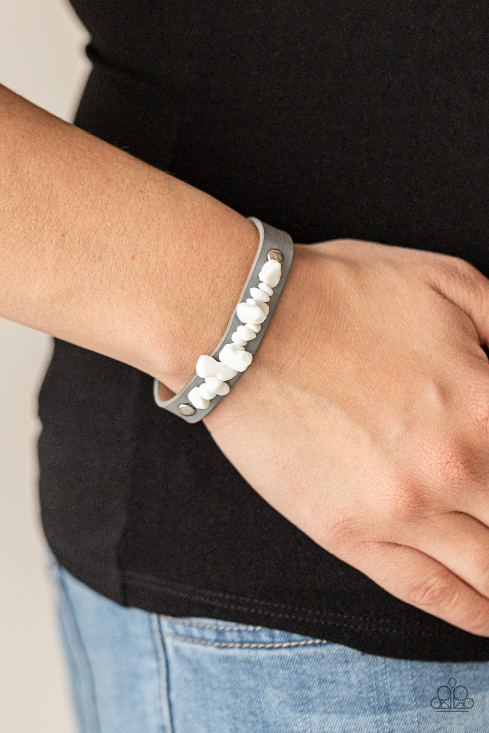 Paparazzi Bracelet - Pebble Paradise - Silver