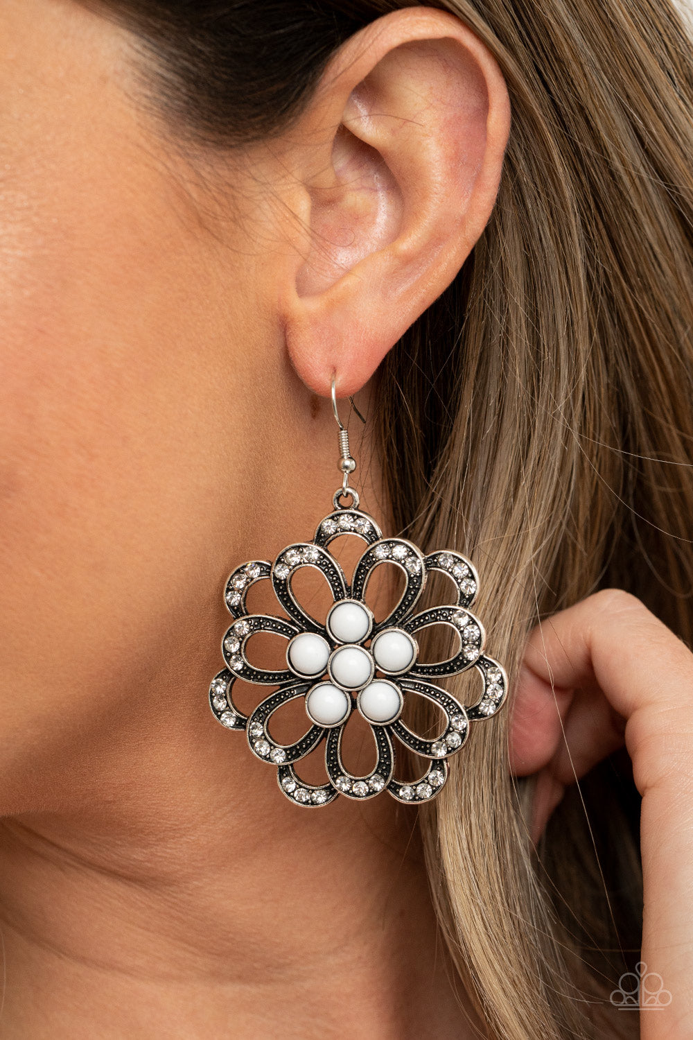 Paparazzi Earring - Dazzling Dewdrops - White