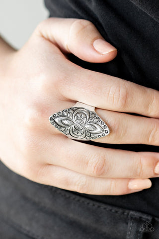 Paparazzi Ring - Tahiti Trek - Silver