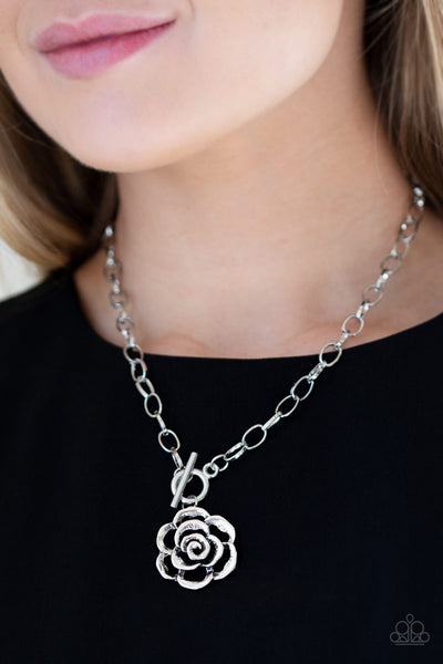 Paparazzi Necklace - Beautifully In Bloom - Silver