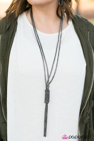 Paparazzi Necklace - Boom Boom Knock You Out - Black