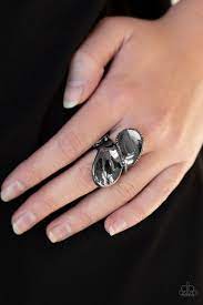 Paparazzi Ring - Fabulously Folded - Black