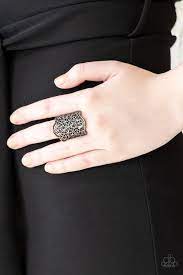 Paparazzi Ring - The Way You Make Me FRILL - Black