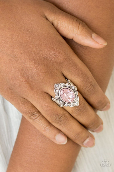 Paparazzi Ring - Power Behind The Throne - Pink