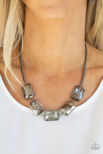 Paparazzi Necklace - Heard It On The HEIR-Waves - Black