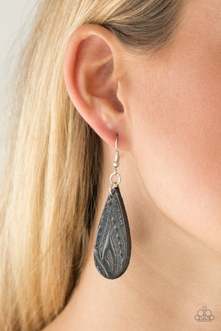 Paparazzi Earring - Get In The Groove - Black
