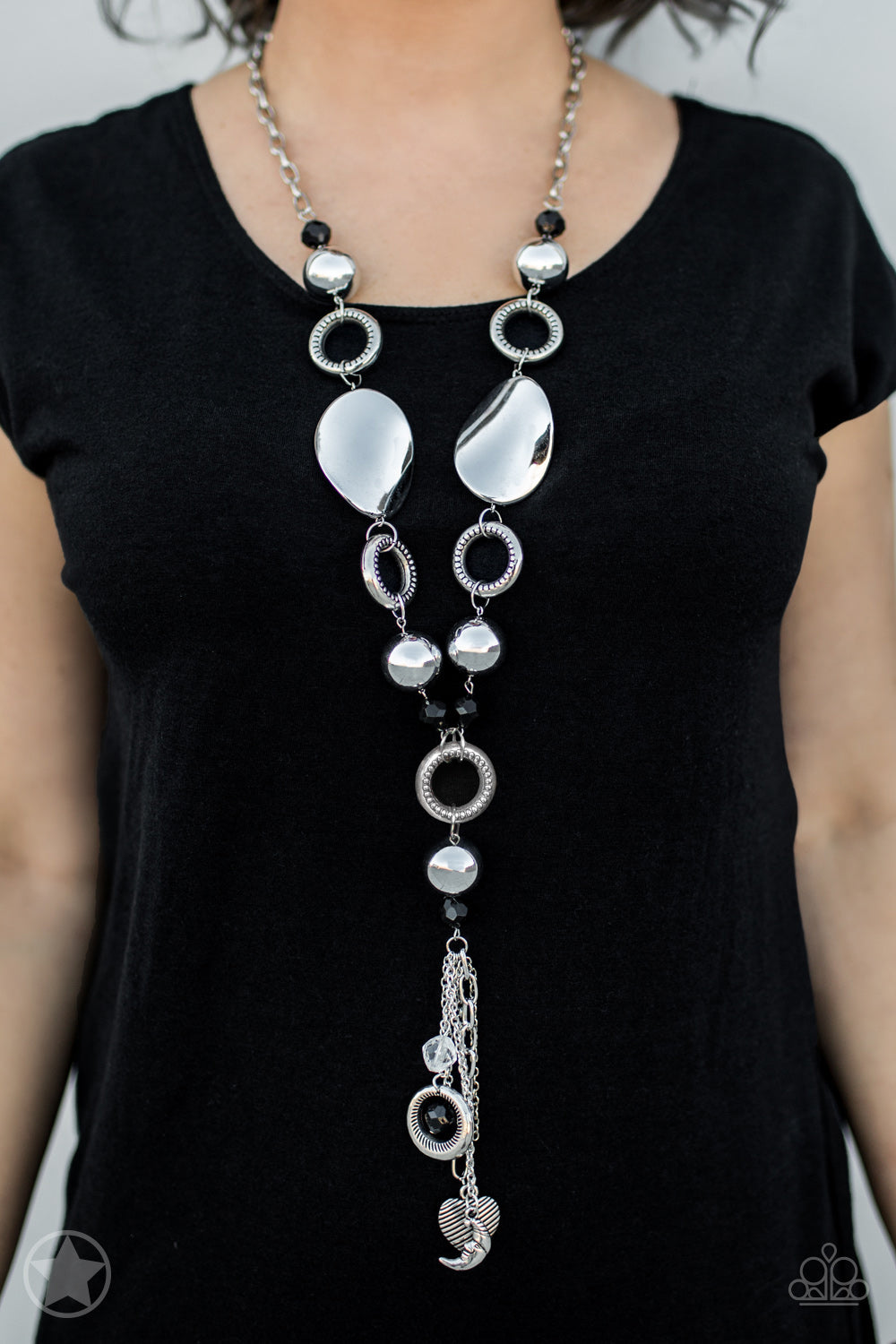 Paparazzi Necklace - Blockbuster - Total Eclipse of The Heart - Silver